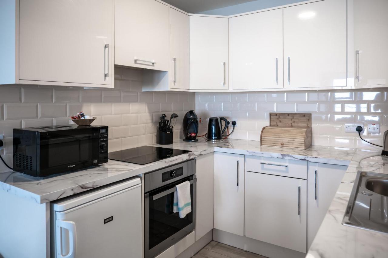 Galway Bay Sea View Apartments Екстер'єр фото