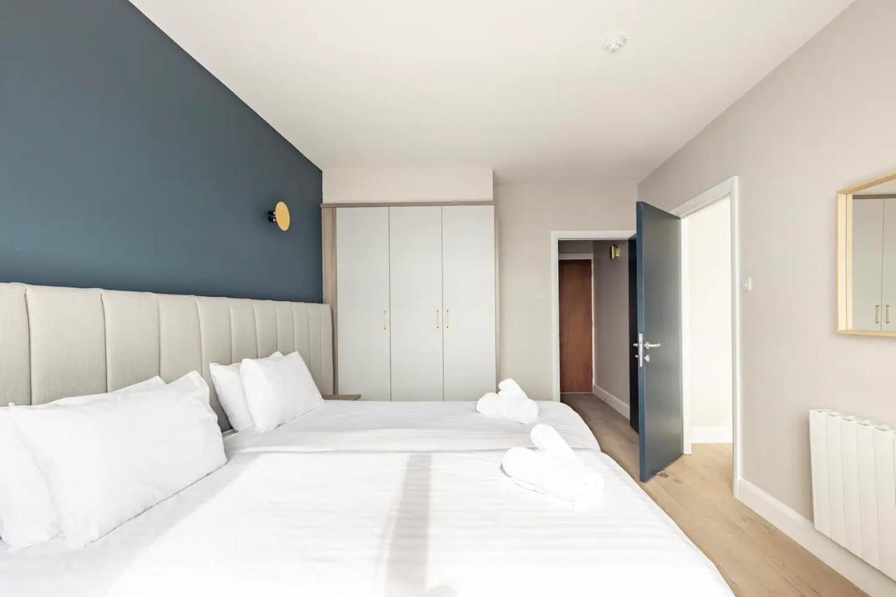 Galway Bay Sea View Apartments Екстер'єр фото