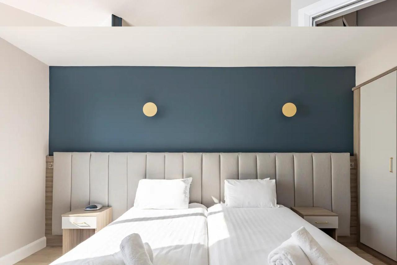 Galway Bay Sea View Apartments Екстер'єр фото