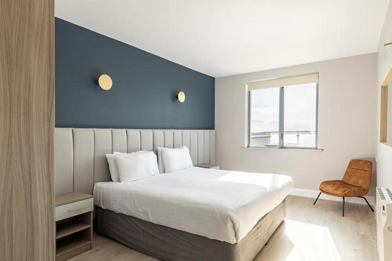 Galway Bay Sea View Apartments Екстер'єр фото