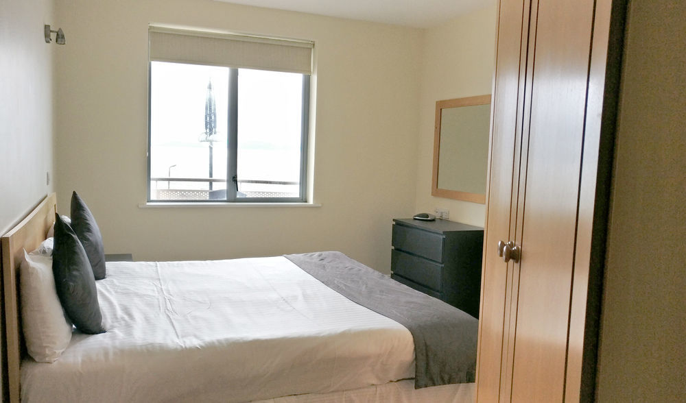 Galway Bay Sea View Apartments Екстер'єр фото